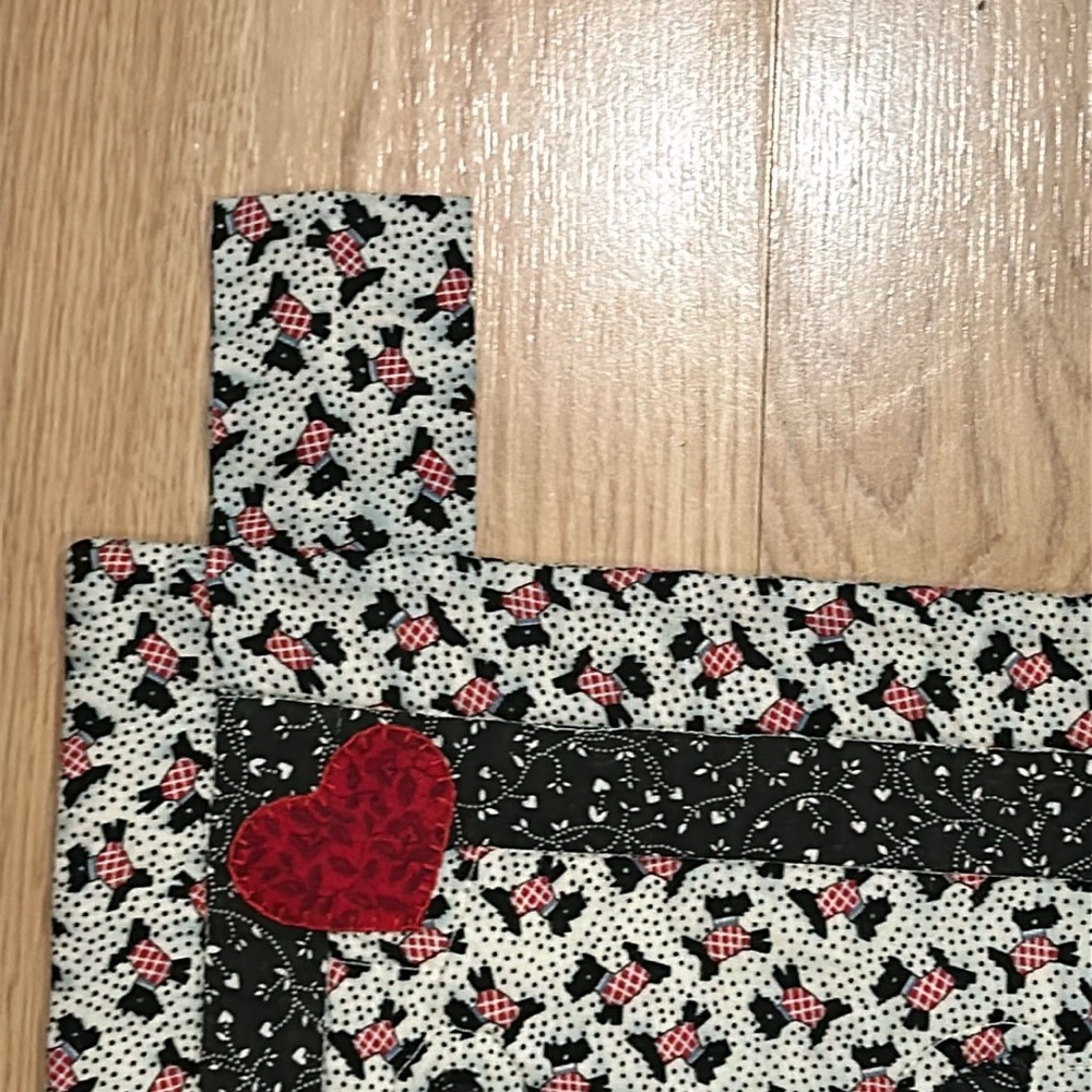 Cute Home Sewn Dog Wall Hanging 18X14 - Picture 7 of 12